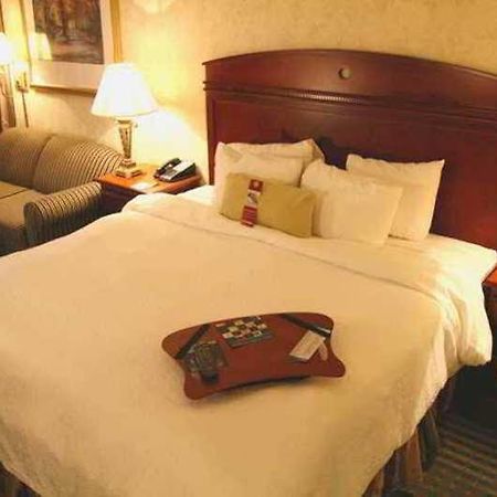 Hampton Inn Springfield Buitenkant foto